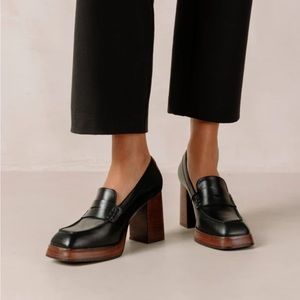 Alohas Busy Black Loafers size 40